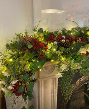 Load image into Gallery viewer, Red Romance Garland
